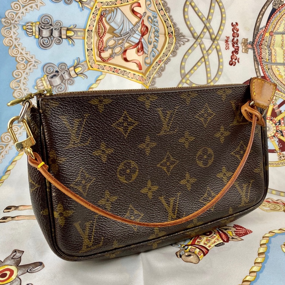 Louis Vuitton Pochette Accesoires Authentic